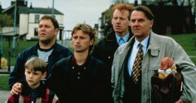 Sheffield United visit the Amex with the character from The Full Monty having being Sheffield United fans
