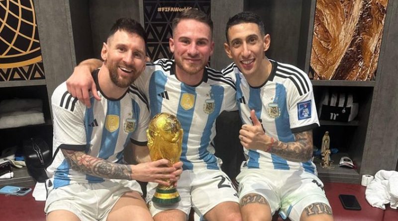 Alexis Mac Allister celebrates winning the World Cup for Argentina with Lionel Messi and Angel Di Maria