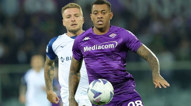 Brighton have completed the £15 million signing of defender Igor Julio from Fiorentina