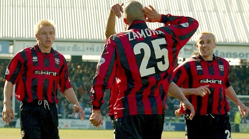 Bobby Zamora wearing the Brighton AC Milan away kit of 1999 to 2002